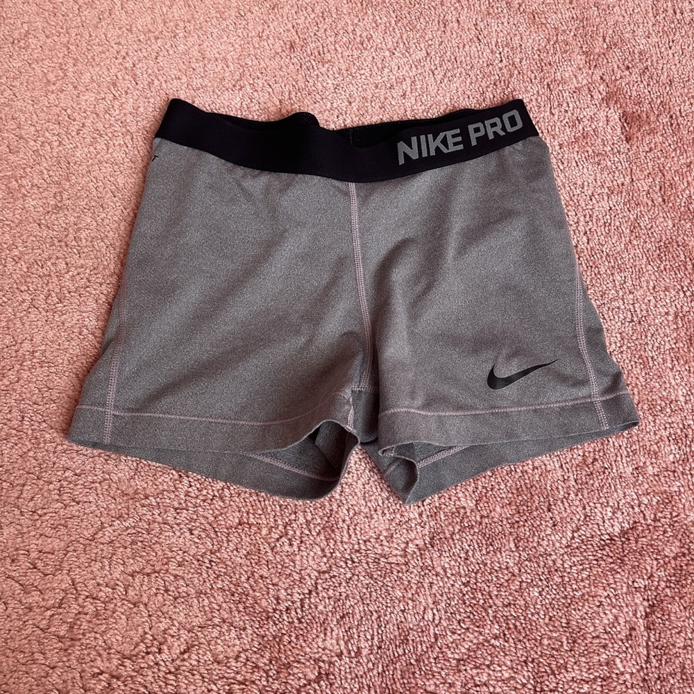 Dark grey women’s nike pro shorts